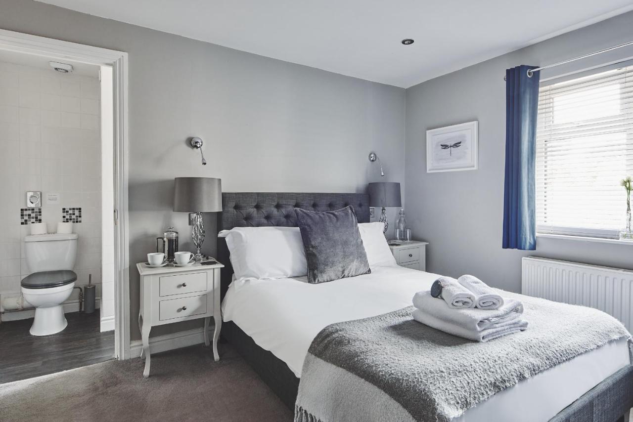 The Lansdowne Guest House Bourton-on-the-Water Dış mekan fotoğraf A bedroom at The Old Post Office