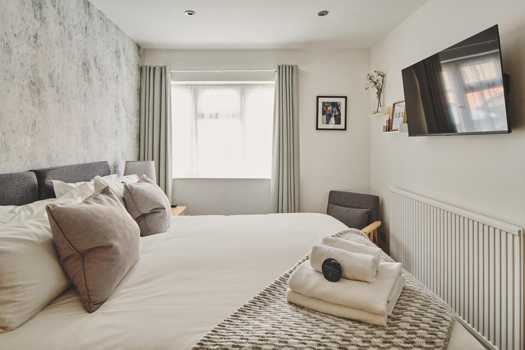 The Lansdowne Guest House Bourton-on-the-Water Oda fotoğraf A bedroom at the hotel