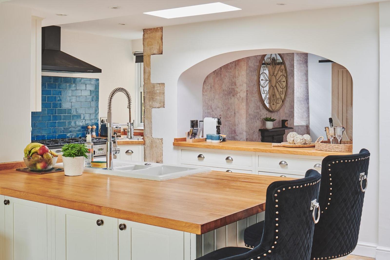 The Lansdowne Guest House Bourton-on-the-Water Dış mekan fotoğraf A kitchen with a pass-through