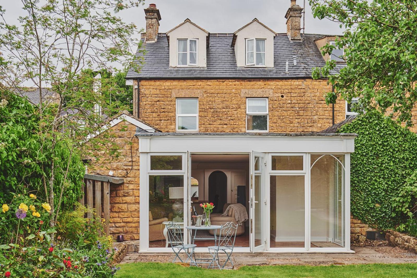 The Lansdowne Guest House Bourton-on-the-Water Dış mekan fotoğraf A conservatory