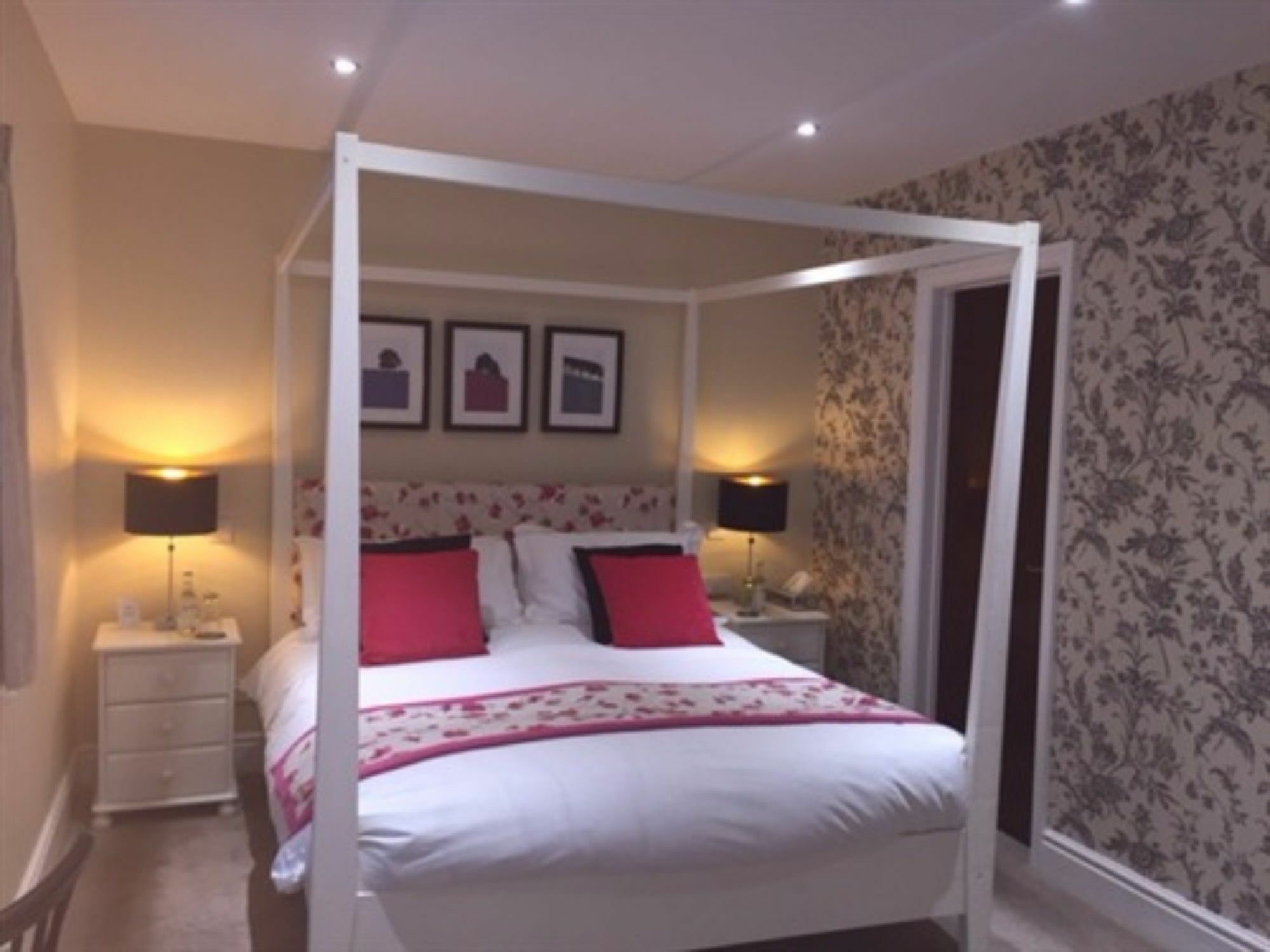 The Lansdowne Guest House Bourton-on-the-Water Dış mekan fotoğraf A bedroom at the hotel