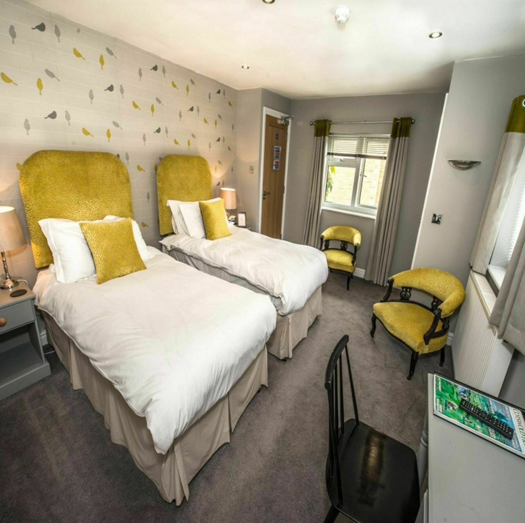 The Lansdowne Guest House Bourton-on-the-Water Dış mekan fotoğraf A room at The Old Vicarage Hotel