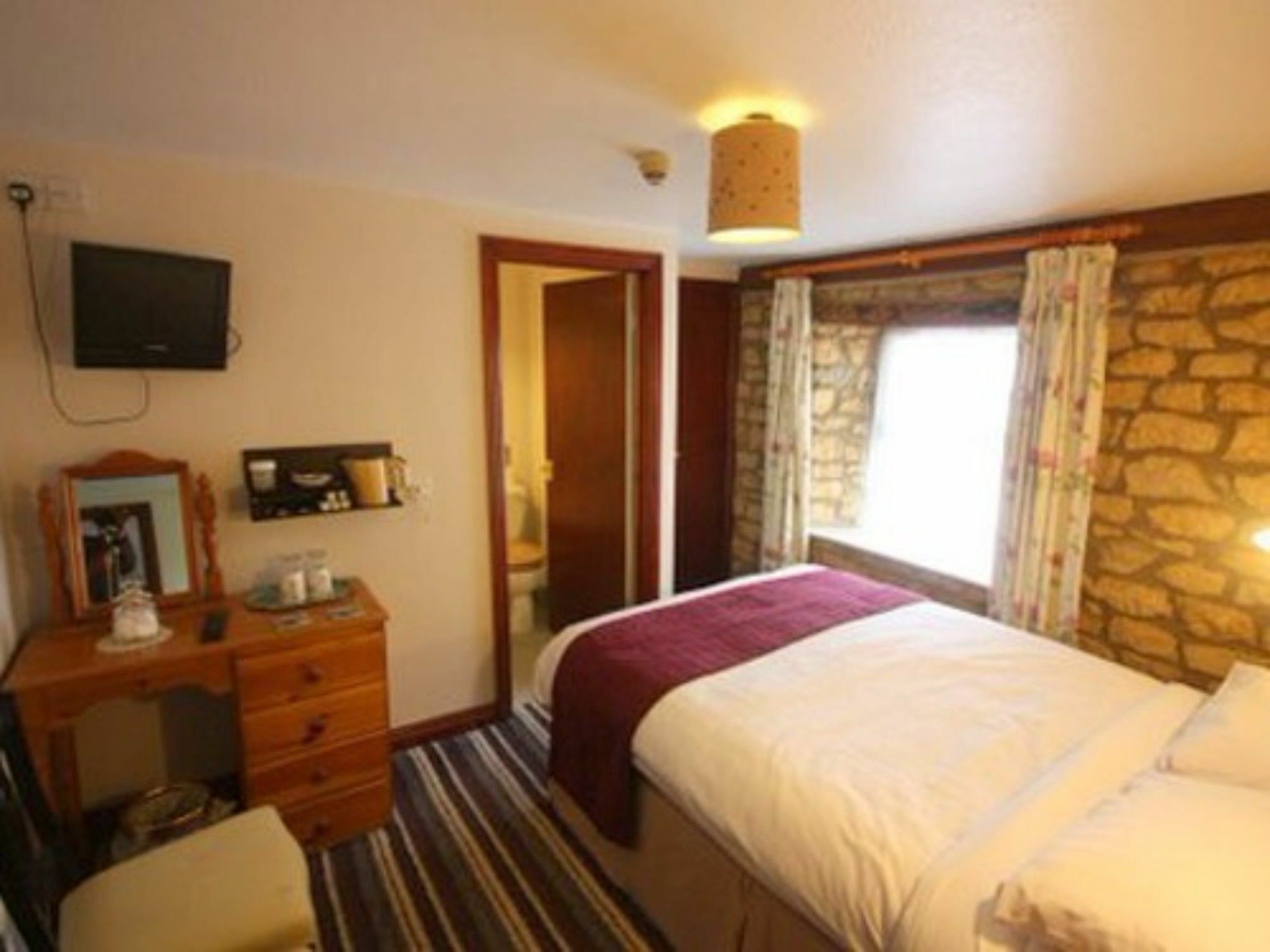 The Lansdowne Guest House Bourton-on-the-Water Dış mekan fotoğraf A room at the Old Inn