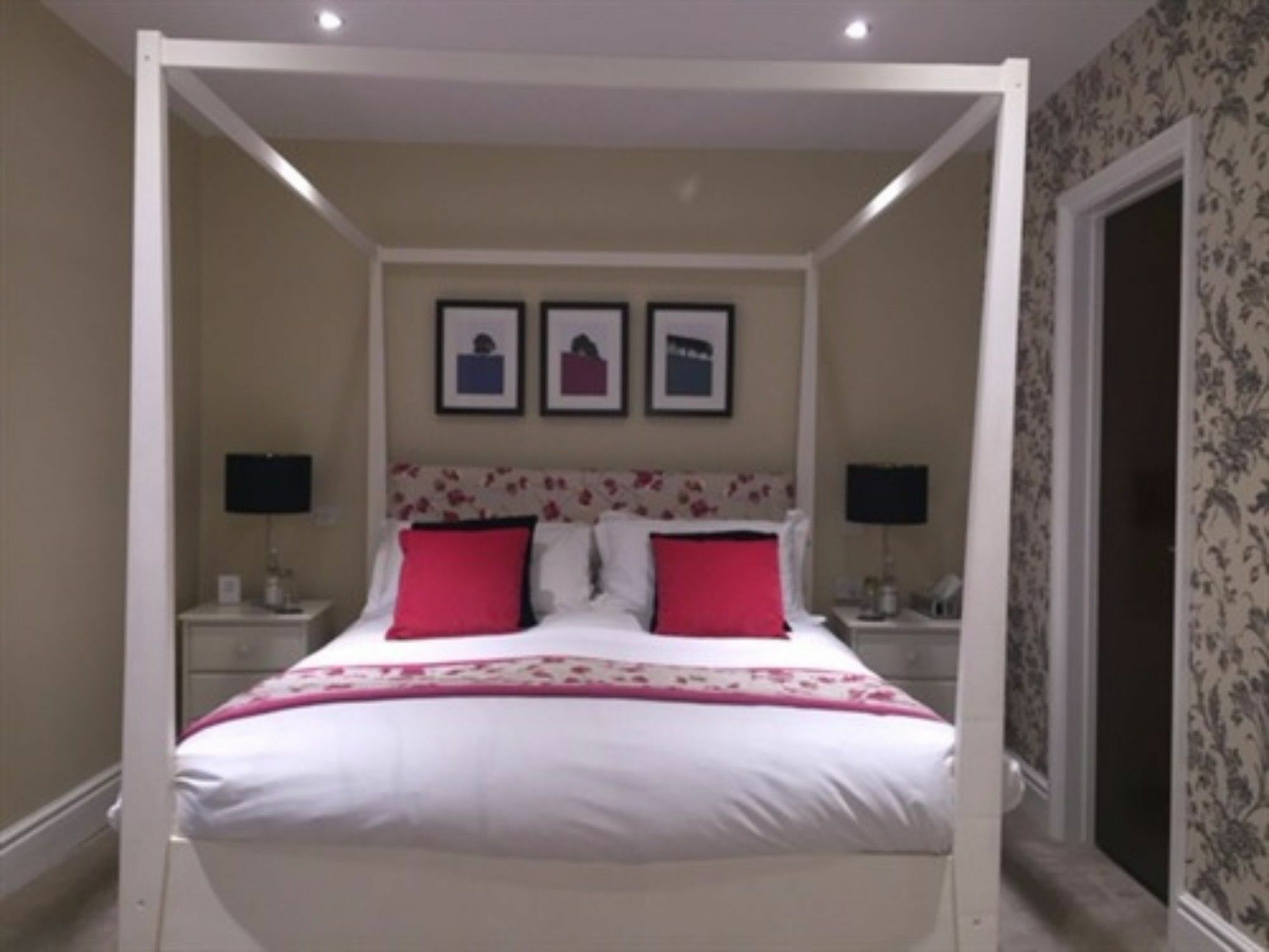 The Lansdowne Guest House Bourton-on-the-Water Dış mekan fotoğraf A bedroom at the hotel